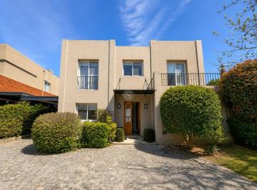 Casa · 170m² · 5 Ambientes · 3 Cocheras · Casa en Venta en Haras La Caballeriza, Pilar, G. B. a. Zona Norte