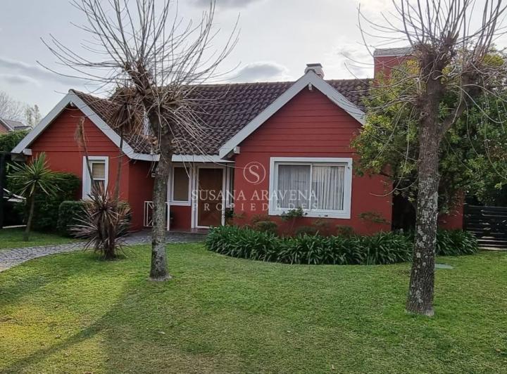 Casa · 160m² · 4 Ambientes · 3 Cocheras