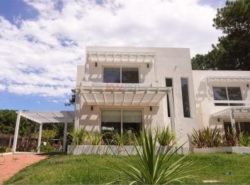 Casa · 96m² · 3 Ambientes · 3 Cocheras · Venta Casa a Estrenar en Playa Chihuahua