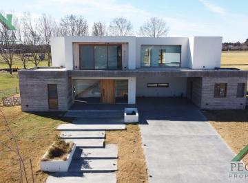 Casa · 294m² · 7 Ambientes · 2 Cocheras · Casa con Vista Al Polo - Pilara - Pilar - Lote 870