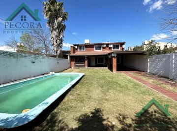 Casa · 120m² · 4 Ambientes · 2 Cocheras · Casa con Pileta - Centro - Belen de Escobar - Peirno 468 - con Renta.