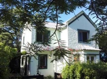 Casa de 6 ambientes, Uruguay · Alquiler Anual, Casa de 4 Dorm. y 2 Baños en El Corazon de La Barra!