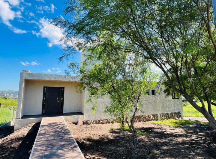 Casa · 220m² · 3 Ambientes · 1 Cochera