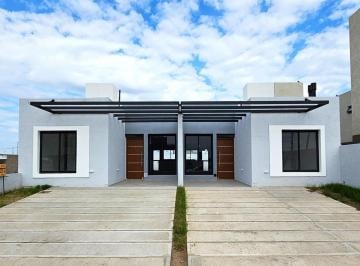 Casa · 103m² · 3 Ambientes · 1 Cochera · Colinas de Manantiales - Dúplex en Planta Baja - 2 Dorm. 2 Baños.