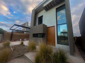 Casa de 6 ambientes, Russell · Magnífica Casa a Estrenar, B° Privado Lomas de Russell (Maipú, Mendoza)
