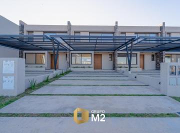 Casa · 177m² · 5 Ambientes · 2 Cocheras · Duplex de Lujo en Venta - Solares de Manantiales!
