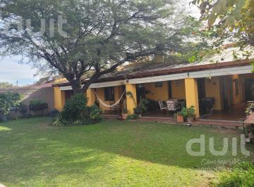 Casa · 207m² · 6 Ambientes · 2 Cocheras · Casa en Venta - B° Marques de Sobremonte