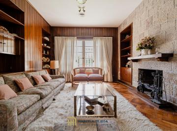 Casa · 438m² · 5 Ambientes · 3 Cocheras · Casa de Una Planta en Venta - Barrio Cofico