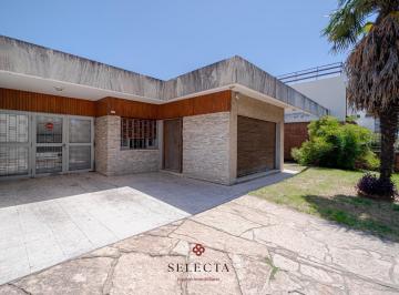Casa · 230m² · 5 Ambientes · 1 Cochera · Propiedad en Venta - Gran Potencial de Desarrollo Comercial - Colinas de V. Sarsfield