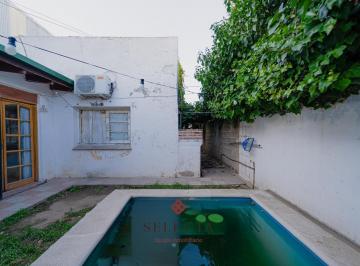 Casa · 110m² · 4 Ambientes · PH 3 Dorm. con Pileta - en Venta - B° San Vicente