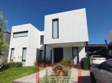 Casa · 197m² · 6 Ambientes · 1 Cochera · Casa Chalet en Venta en Santa Elena, Pilar, G. B. a. Zona Norte