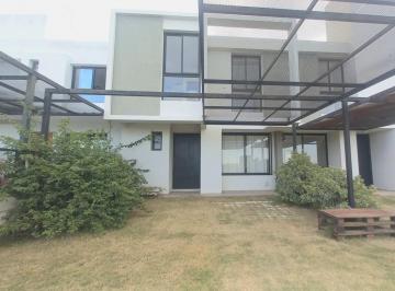 Casa de 5 ambientes, Córdoba · ¡Tu Inversión Segura en Prados de Manantiales! Dúplex de 3 Dorm.