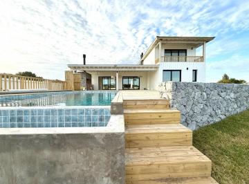 Casa · 270m² · 5 Ambientes · 1 Cochera · Casa en Venta en Costa Esmeralda