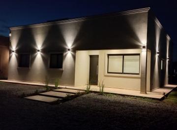 Casa de 4 ambientes, Miramar · Chalet en Las Lomas de Miramar a Estrenar