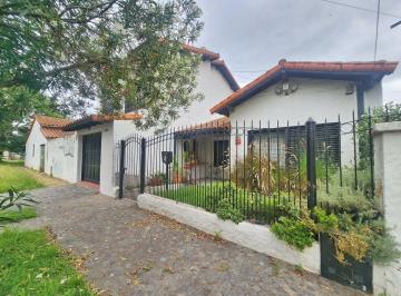 Casa · 174m² · 5 Ambientes · 1 Cochera · Casa 5 Ambientes Venta Villa Centenario con Pileta
