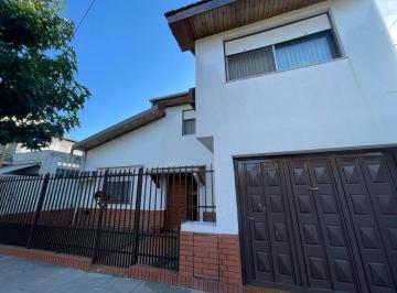 Casa · 194m² · 4 Ambientes · 1 Cochera · Venta Casa 4 Ambientes con Cochera Carapachay