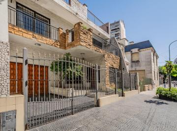 Casa · 234m² · 6 Ambientes · 1 Cochera · Venta Casa 6 Amb. pileta, Terraza Garage Caballit0