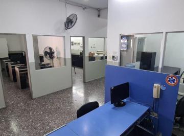 Departamento · 196m² · 7 Ambientes · Alquiler Oficina de 200 m Moron Apto Profesional
