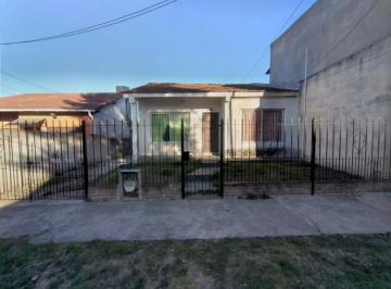 Casa · 82m² · 4 Ambientes · 2 Cocheras · Casa en Venta en Temperley Apto Crédito