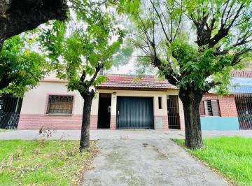 Casa · 93m² · 3 Ambientes · Casa Sobre Av Santamaría - Villa Luzuriaga