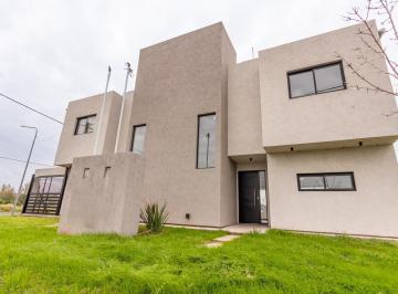 Casa · 109m² · 4 Ambientes · 1 Cochera · Venta/permura - Casa 3 Dorm. en Barrio Ecovida, Villa Amelia