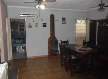 Casa de 5 ambientes, Lomas de Zamora · Casa - 5 Ambientes - Luminosa y Amplia