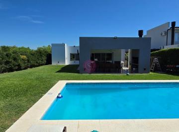 Casa · 160m² · 5 Ambientes · Casa en Venta en Santa Guadalupe, Pilar, G. B. a. Zona Norte