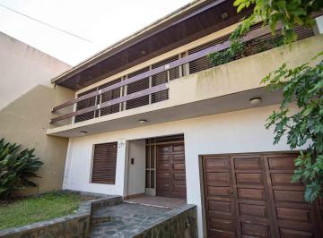 Casa · 315m² · 6 Ambientes · 3 Cocheras · Casa de Época en Impecable Estado.