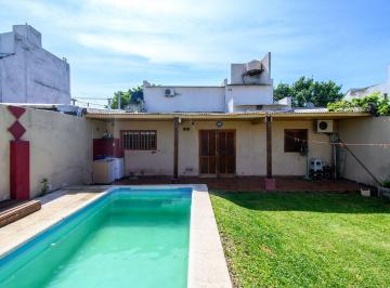 Casa · 176m² · 4 Ambientes · 2 Cocheras · Casa 3 Dorm con Pileta a m de A. del Valle 7700