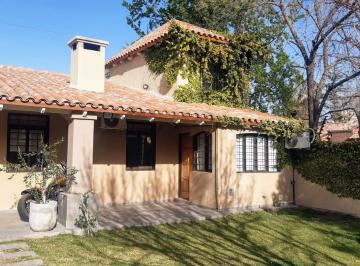 Casa · 420m² · 8 Ambientes · 4 Cocheras · Casa en Venta Junto Al Club de Campo