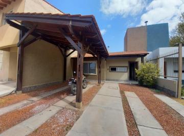 Casa · 102m² · 5 Ambientes · 1 Cochera · Venta Casa B° Privado Viejo Olivar Guaymallen Mza