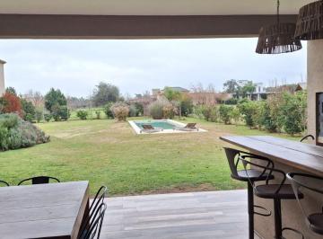 Casa · 400m² · 5 Ambientes · Gran Casa en Venta - Barrio Chacras de La Reserva