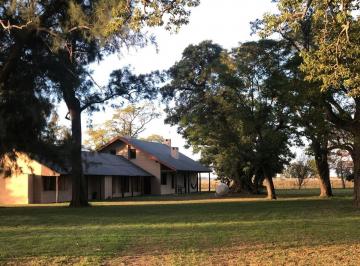 Quinta vacacional · 300m² · 4 Dormitorios · Alquiler Campo Estancia Mercedes Navarro Ba