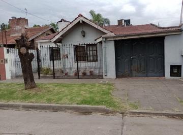 Casa · 215m² · 4 Ambientes · 1 Cochera · Venta Casa 3 Dorm Garage Jardin Quincho Hurlingham