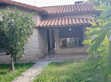 Casa · 93m² · 3 Ambientes · Chalet en Venta Sobre Lote de Gran Superficie