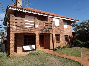 Casa · 330m² · 7 Ambientes · 2 Cocheras · Vendo Amplia Casa de 5 Dorm. en La Paloma