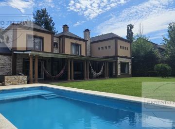 Casa · 246m² · 4 Ambientes · 1 Cochera · La Legua - Casa en Venta - Pilar