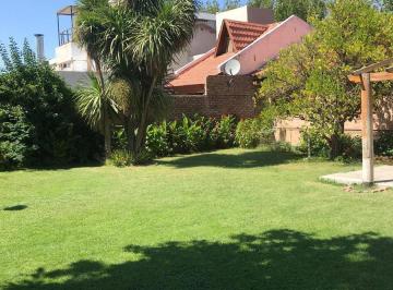 Casa · 240m² · 6 Ambientes · 3 Cocheras · Casa en Neuquen