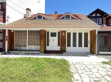 Casa · 116m² · 3 Ambientes · 1 Cochera · Venta Casa de 4 Ambientes con Fondo con Piscina en Villa Dominico