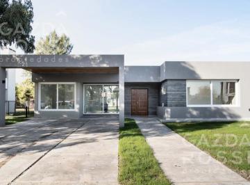 Casa · 170m² · 5 Ambientes · 2 Cocheras · Excelente Propiedad en Barrio Privado Don Joaquín, Canning