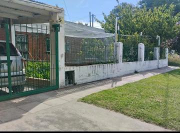 Casa · 96m² · 2 Dormitorios · 3 Cocheras · Casa 3 Amb Garage Zona Aeroparque Apto Crédito
