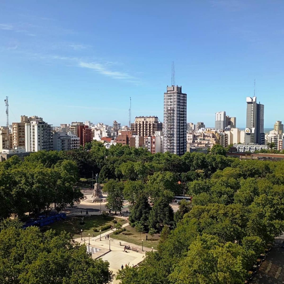 Depto 3 amb, 98m² con cochera y balcón — Centro