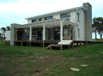 Casa · 250m² · 4 Ambientes · 1 Cochera · Casa - Pinar del Faro