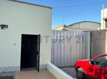 Casa · 140m² · 3 Ambientes · 2 Cocheras · Venta de Casa en Godoy Cruz. Calle Drago.