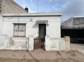 Casa · 70m² · 3 Ambientes · Casa en Venta - 2 Dorm. 1 Baño - Cochera - 140 m² - Mercedes