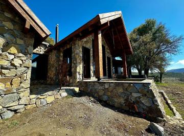 Casa · 230m² · 6 Ambientes · 3 Cocheras · Casa en Venta - 4 Dorm. 2 Baños - Cocheras - 2.450 m² - San Martín de Los Andes