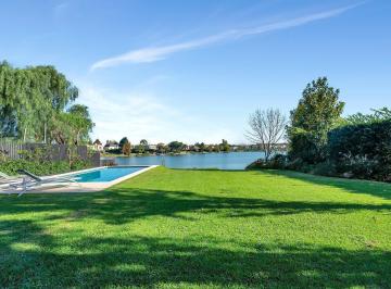 Casa · 360m² · 6 Ambientes · 1 Cochera · Casa en Venta en Santa Bárbara, 4 Dorm.. a La Laguna