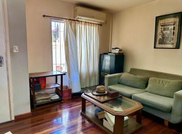 Casa de 4 ambientes, Vicente López · Hermoso Chalet Tríplex de 5 Ambientes con Fondo y Cochera - m Av