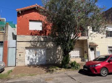 PH de 3 ambientes, Vicente López · PH Chalet 2 Plantas con Patio y Terraza, Para Reciclar