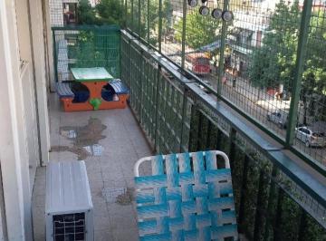 Departamento de 4 ambientes, Flores · Muy Buen 4 Ambientes con Balcón Corrido. Sobre Av Nazca